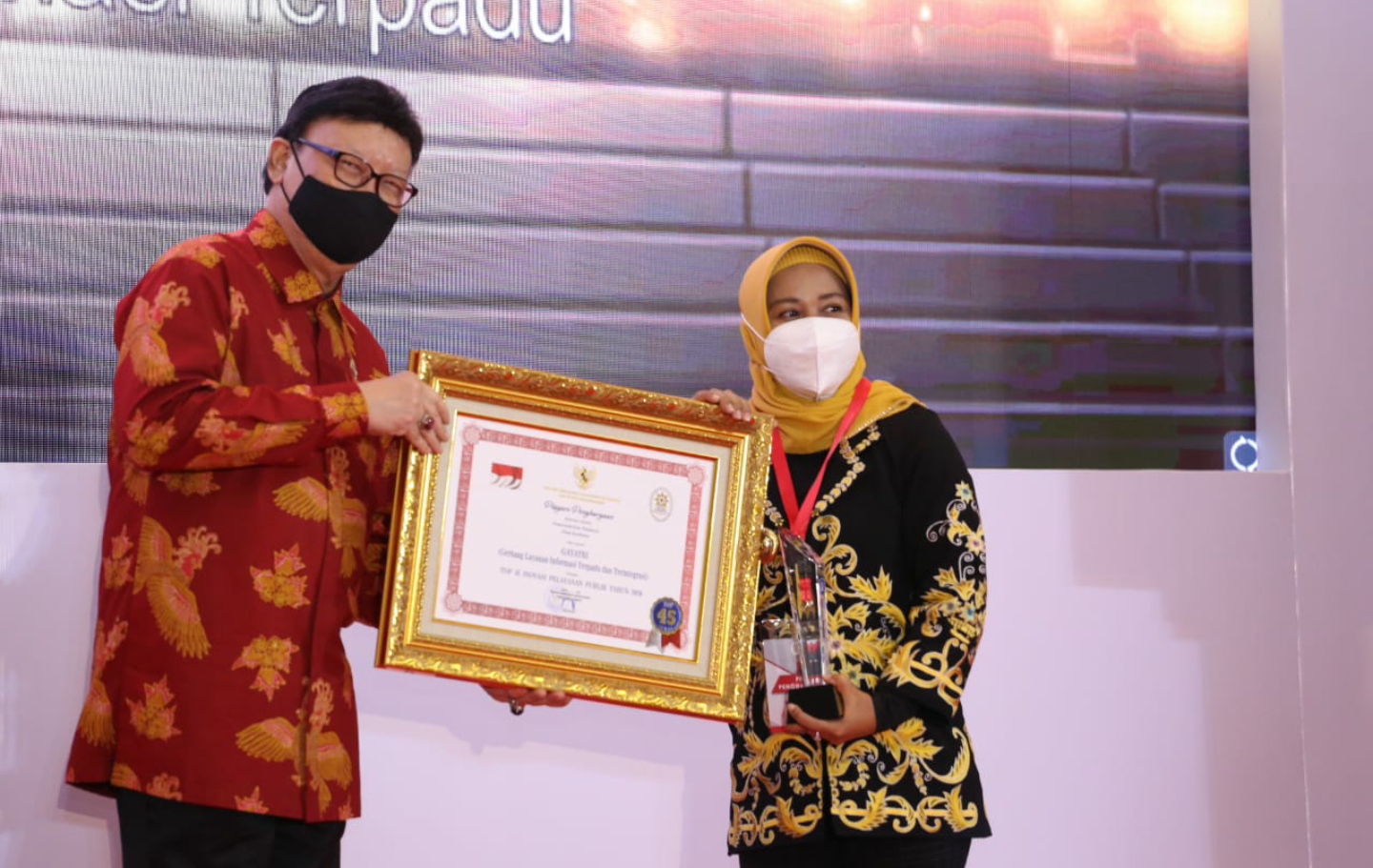 Awali Satu Data di Indonesia, Gayatri Raih Penghargaan dari Kemenpan RB