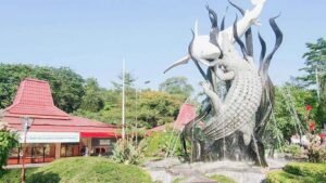 Puluhan Ribu Pengunjung Padati Kebun Binatang Surabaya Puluhan Ribu Pengunjung Padati Kebun Binatang Surabaya