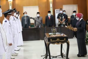 Bupati Jombang Lantik 9 Kades Bupati Jombang Lantik 9 Kades