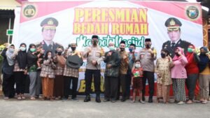 Kapolresta Mojokerto Meresmikan Bedah Rumah Kapolresta Mojokerto Meresmikan Bedah Rumah