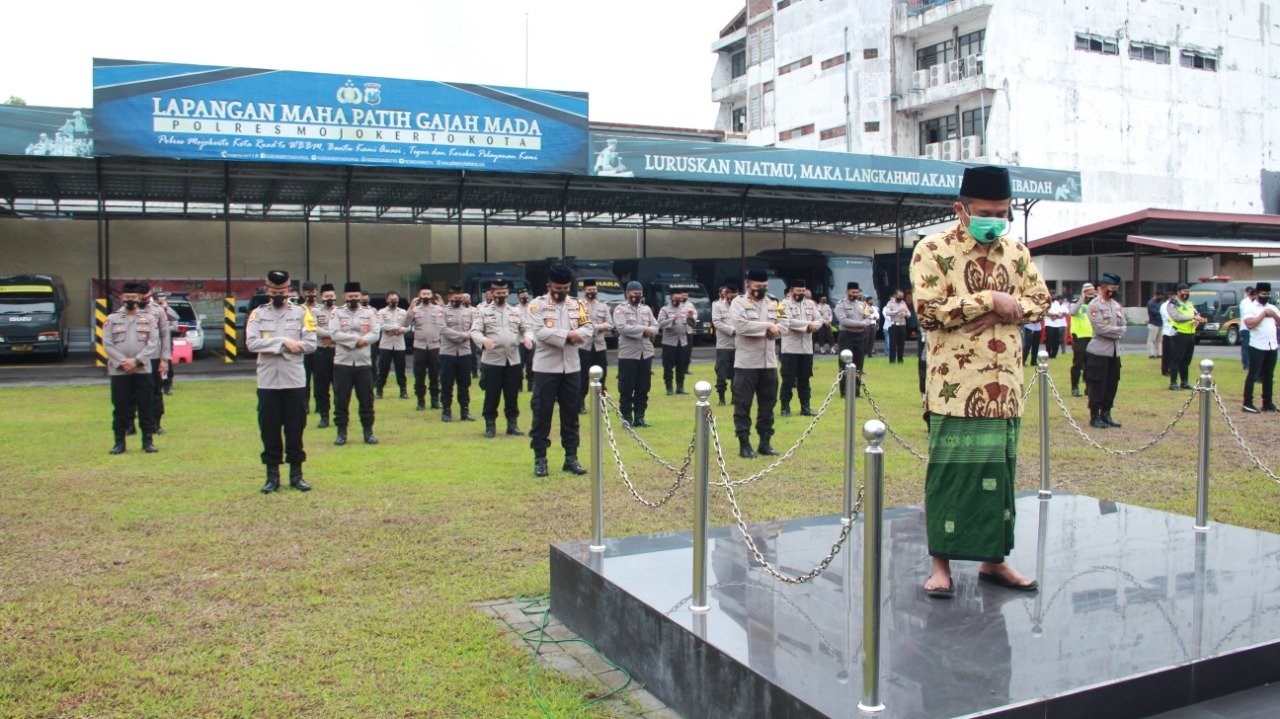 Mengapa Kapolresta Mojokerto Ngadakan Shalat Ghaib?