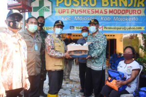 Pemkab Serahkan Bantuan Logistik Bencana Banjir Jotangan Pemkab Serahkan Bantuan Logistik Bencana Banjir Jotangan