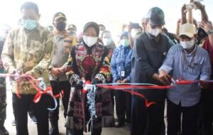 Mensos Meresmikan Kafe Milenial di Desa Banjaragung