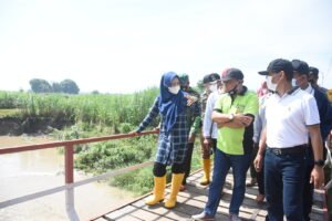 Pastikan Warga Sehat & Cukup Logistik, Ikfina Tinjau Desa Terdampak Banjir Pastikan Warga Sehat & Cukup Logistik, Ikfina Tinjau Desa Terdampak Banjir