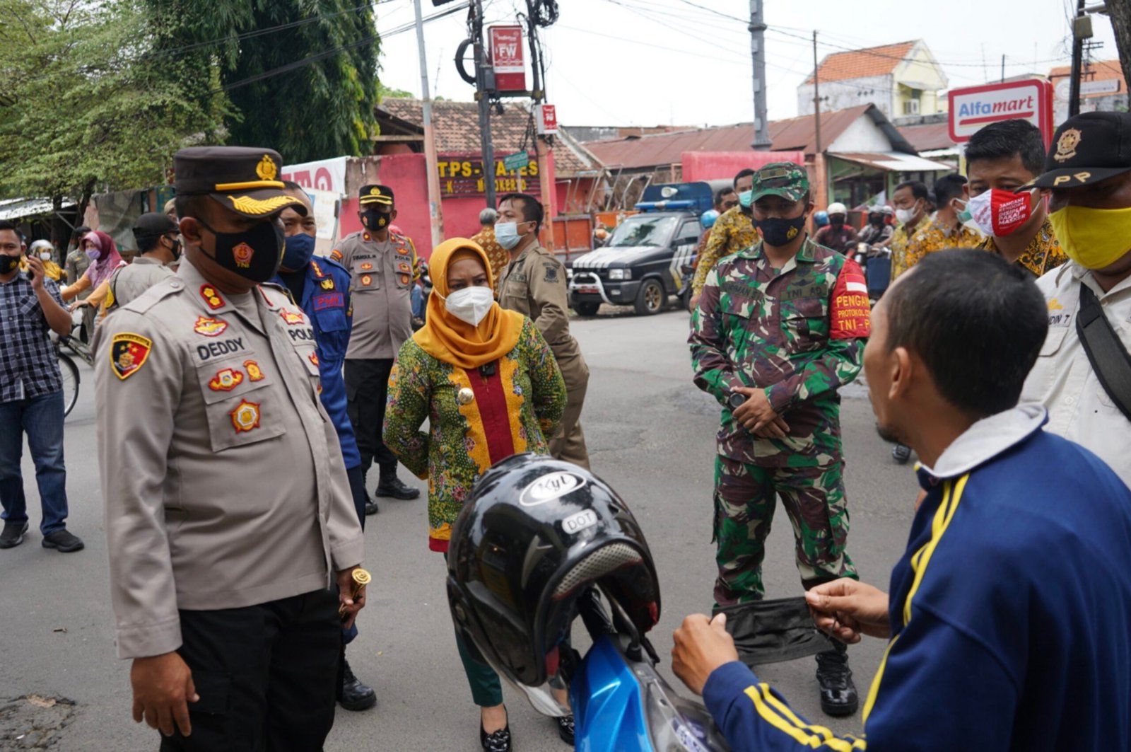 Ning Ita Minta Warganya Waspada Penyebaran Covid-19 di Lingkungan Padat Penduduk