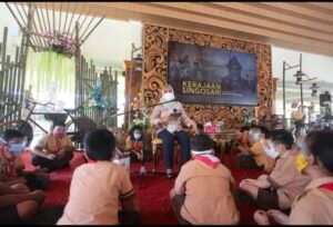 Walikota Mojokerto Bercerita Asal Muasal Mojopahit Pada Siswa SD