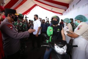 Panglima TNI & Kapolri Berharap Vaksinasi Drive Thru di Medan Jadi Role Model Panglima TNI & Kapolri Berharap Vaksinasi Drive Thru di Medan Jadi Role Model