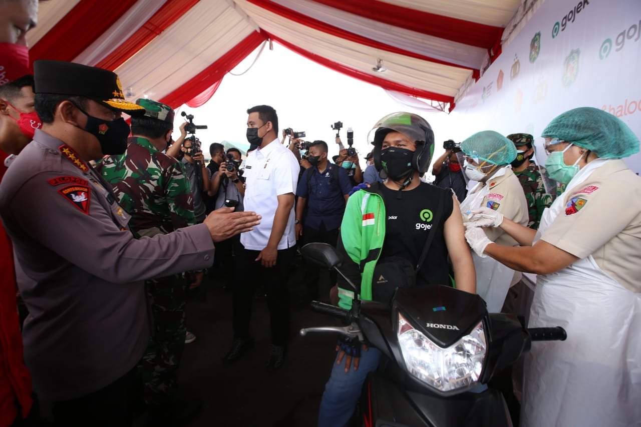 Panglima TNI & Kapolri Berharap Vaksinasi Drive Thru di Medan Jadi Role Model