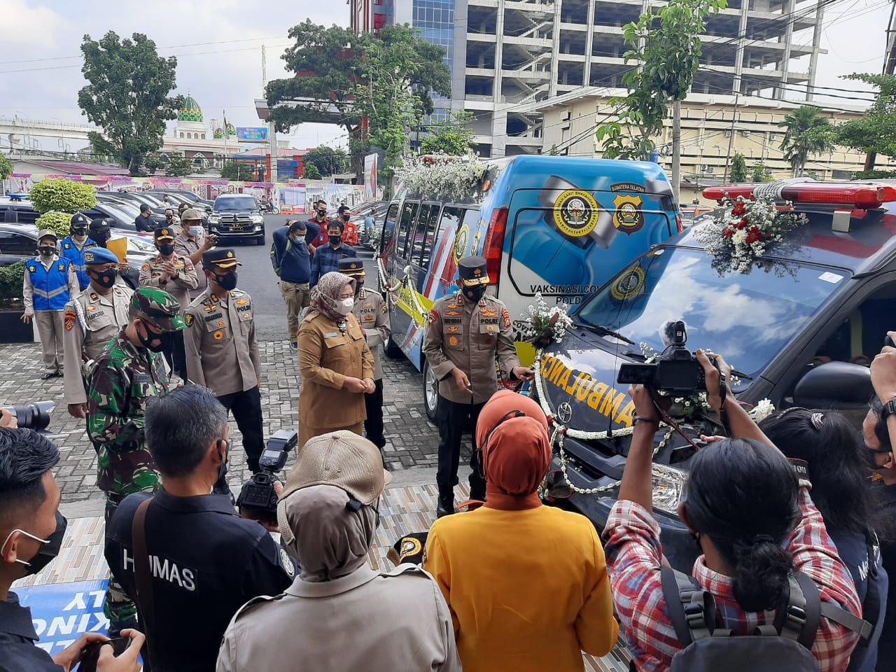 Launching Mobile Vaksinasi Covid-19 dan Pemberian Paket Lebaran