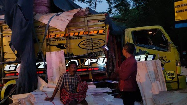 Bus Sugeng Rahayu Tabrak Truk di Ngawi, Begini Kronologinya