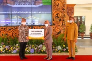 Ning Ita Kukuhkan Forum Komunikasi Tanggung Jawab Sosial Perusahaan (CSR)