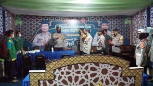 Kapolresta Mojokerto Pantau dan Beri Vitamin Petugas Gabungan Pospam Kapolresta Mojokerto Pantau dan Beri Vitamin Petugas Gabungan Pospam