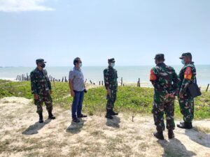 Danrem 082/CPYJ Tinjau Lokasi Penghijauan disepanjang Pantai Utara Danrem 082/CPYJ Tinjau Lokasi Penghijauan disepanjang Pantai Utara