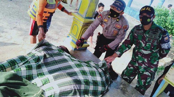 Rombongan Wisatawan Mojokerto Tenggelam di Pantai Malang