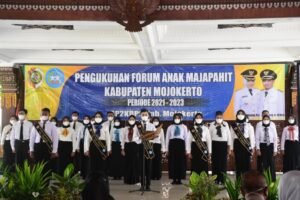Bupati Ikfina Mengukuhkan Forum Anak Majapahit Periode 2021-2023