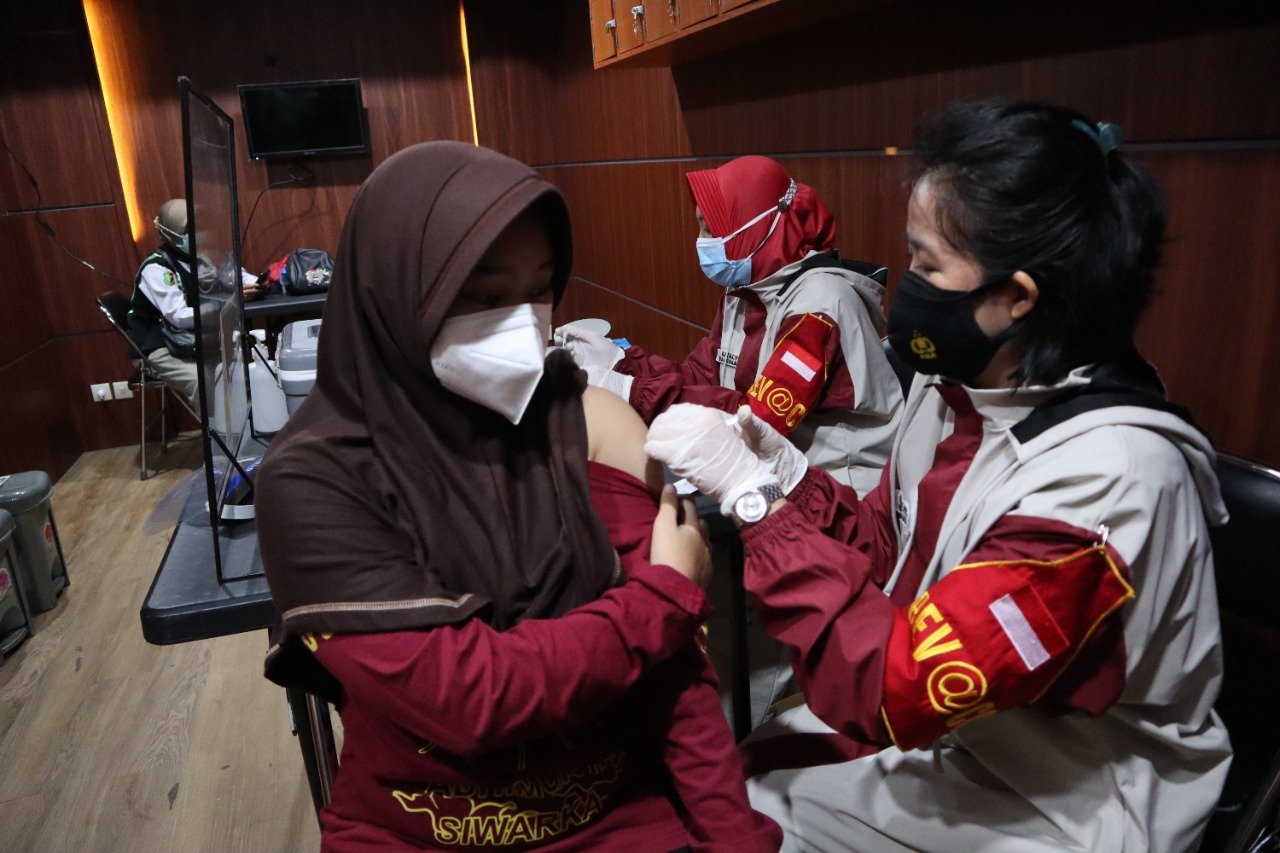 Polres Lumajang Gelar Vaksinasi Covid-19 Secara Massal