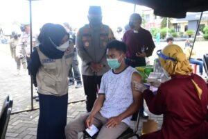 Bupati Mojokerto Ajak Warga Tak Takut Vaksin