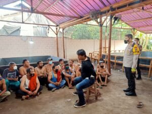 PPKM Darurat, Polres Blitar Tutup Kafe & Kendaraan Luar Daerah Putar Balik