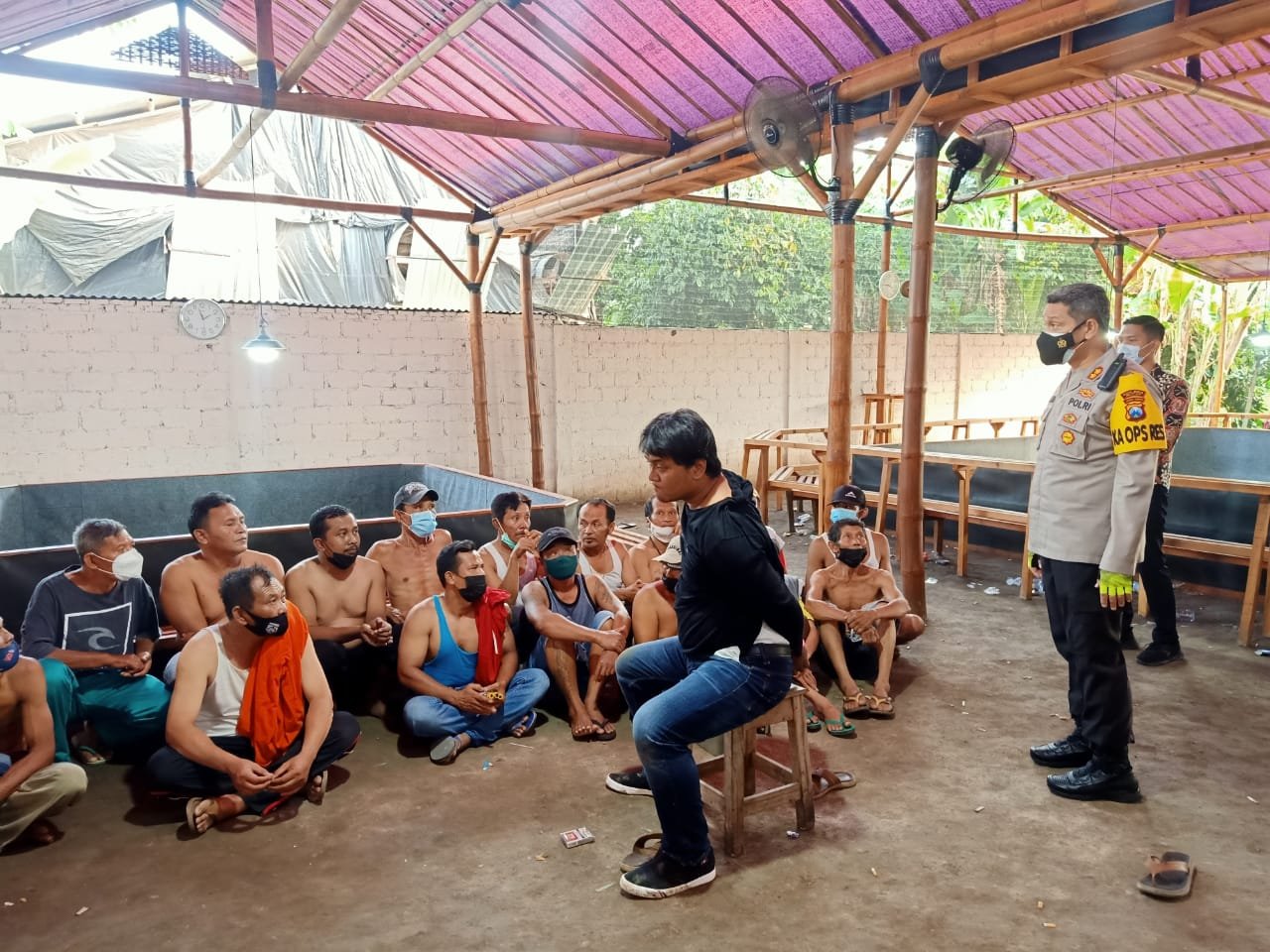 PPKM Darurat, Polres Blitar Tutup Kafe & Kendaraan Luar Daerah Putar Balik