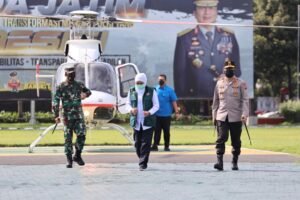 Forkopimda Jatim Melakukan Pengecekan Pemberlakuan PPKM Darurat Melalui Jalur Udara