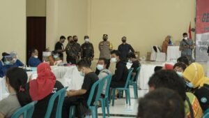 Ribuan Banser dan Komunitas Disuntik Vaksin Covid-19 di Polresta Sidoarjo