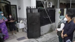Sambangi Warga Isoman, Ning Ita Mastikan Obat-obatan & Sembako Sudah Terdistribusi