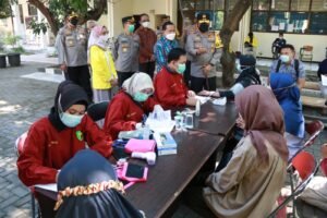 Kapolda Jatim Lakukan Pengecekan Vaksinasi di Ubhara Surabaya
