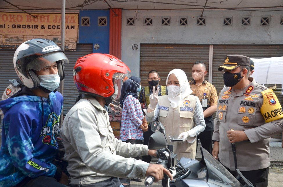 Ikfina Kunjungi Watesumpak Beri Instruksi Keras Patuhi Prokes