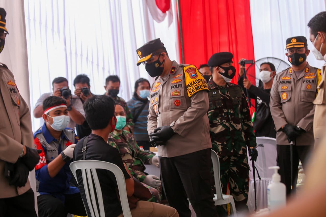 Ribuan Warga Jombang Lakukan Vaksinasi Dosis Kedua di Kebonrojo