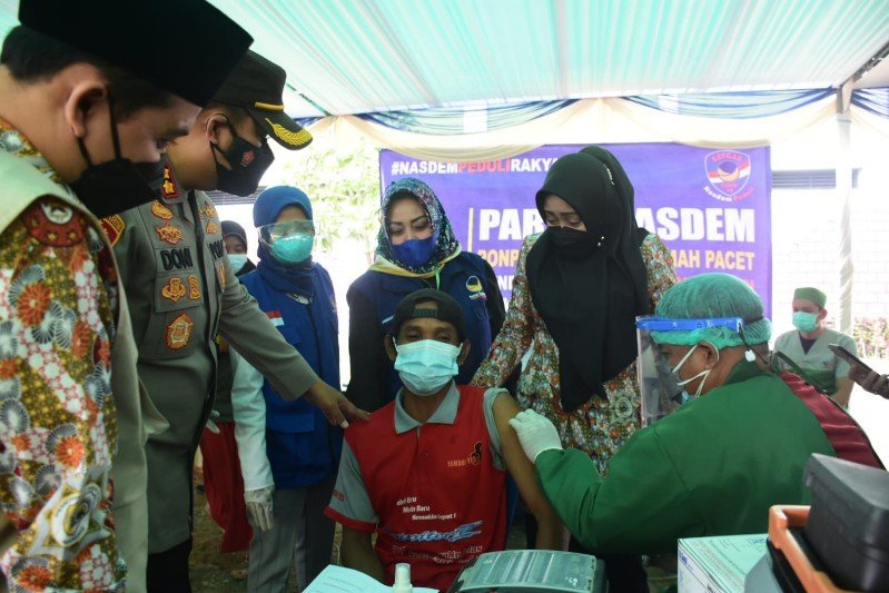 Ikfina Pantau Vaksinasi Ponpes Amanatul Ummah dan PT. Betts Indonesia
