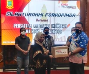 Ning Ita dan Forkopimda Rangkul Insan Pers Guna Atasi Persoalan Covid-19