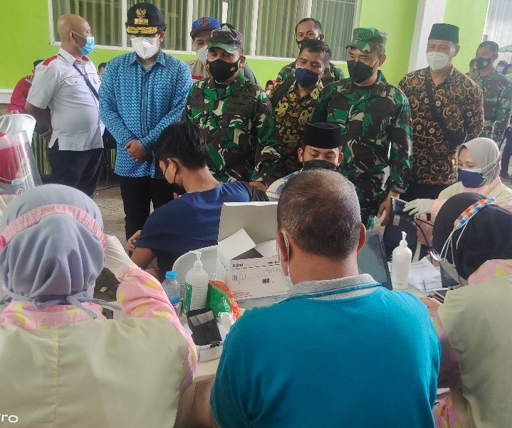 Kodim 0815 Berkolaborasi ASC Foundation Serbu 9600 Vaksinasi Khusus Santri