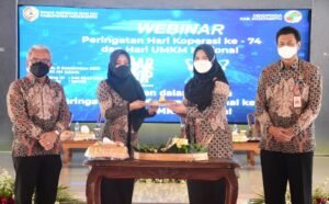Webinar Narasumber Ikfina,“Koperasi Sehat Usaha Mikro Kuat”