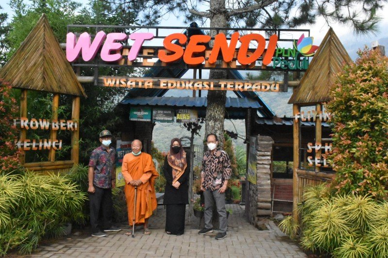Bupati Ikfina Tinjau Objek Wisata di Kecamatan Pacet