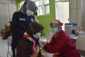 Bupati Mojokerto Dampingi Pangdam Kawal Vaksinasi