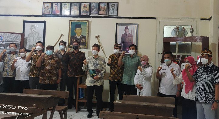 Konsulat Jepang Bantu Jembatan Gajah Mada, Rombongan Kagum Di Kelas Soekarno Kecil