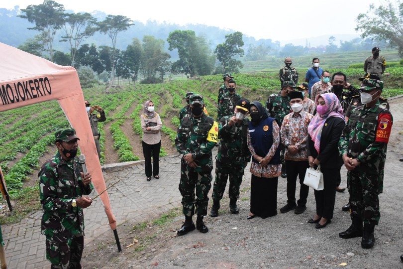 TNI-Pemda Tinjau dan Evaluasi Hasil TMMD ke-112 Desa Duyung Kec. Trawas