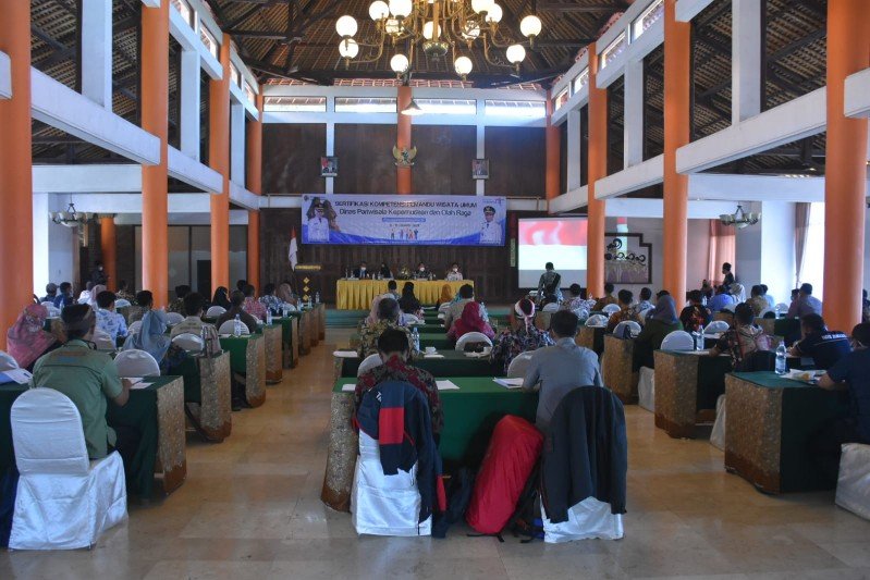 Bupati Ikfina Buka Pelatihan 80 Pemandu Wisata