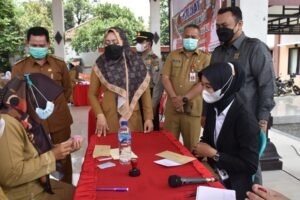 Bupati Mojokerto Serahkan Bansos JPS Provinsi Jawa Timur