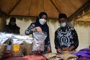 Bupati Ikfina Dorong Perluasan Tanam Kopi Trawas