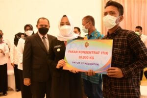 Pemkab Mojokerto Serahkan Dana Insentif Daerah