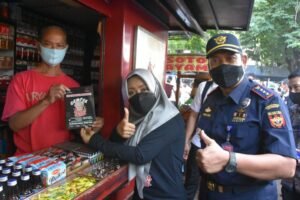 Bupati Ikfina Sidak Rokok Ilegal Pasar Tradisional Mojosari