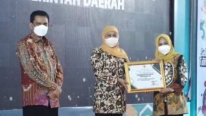 Ning Ita Terima Penghargaan Penanganan Covid-19 Terbaik 3 Besar