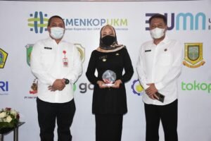 Bupati Ikfina Terima Penghargaan dari Kementerian Investasi/BKPM