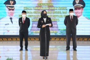 Bupati Ikfina Kukuhkan 100 Kasek Periode 2022-2024