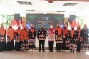 Kukuhkan Pengurus Hipemika Mojokerto, Bupati Harapkan Kolaborasi Kembangkan UMKM