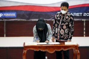 Pemkab Mojokerto Serahkan LKPD Tahun 2021 ke BPK Jatim