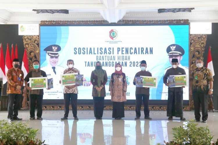 Puluhan Lembaga Pendidikan dan Tempat Ibadah Terima Dana Hibah Pemkab Mojokerto