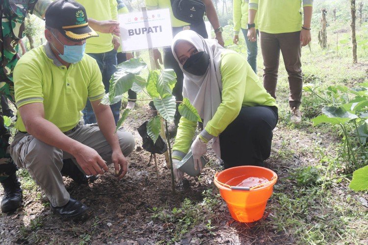 Hari Bhakti Rimbawan, Bupati Mojokerto Ingatkan Menjaga Kelestarian Hutan