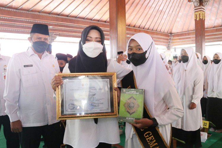 Wisuda Tahfidz Program Gemajuza, Ikfina Minta Tularkan Semangat Menghafal Al-Qur'an